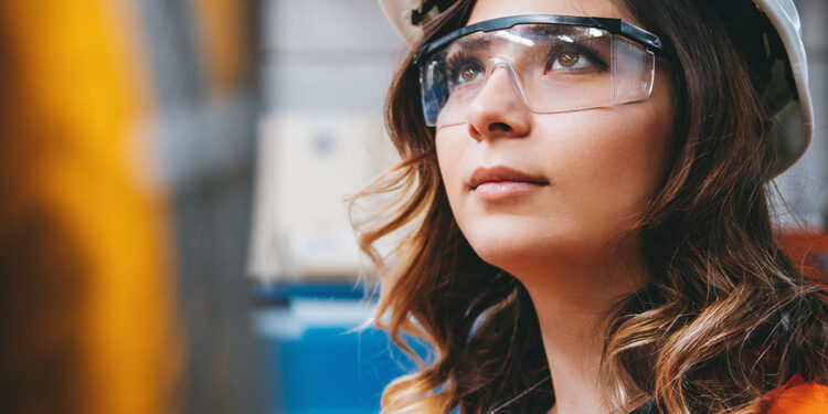 8 razones para admirar a una MUJER INGENIERA