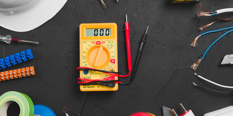 Cuál es la diferencia entre tensión y corriente