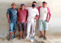 Albañil se gradúa como enfermero y celebra con sus excompañeros de la obra