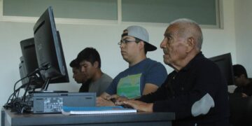 Don Felipe, el ingeniero que se graduó a los 84 años