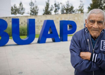 Abuelito de 85 años se gradúa como Ingeniero