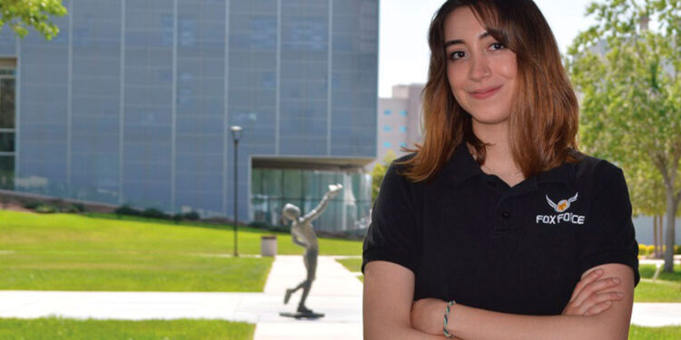 Estudiante de Ingeniería logra puesto permanente en Tesla