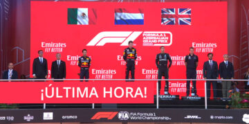 Max Verstappen y Checo Pérez conquistan el 1-2 para Red Bull en el GP de Azerbaiyán tras abandono de los Ferrari