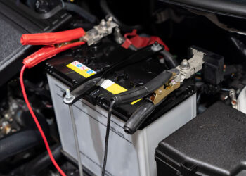 ¿Por qué se puede descargar la batería de un auto?