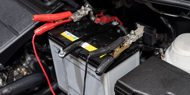 ¿Por qué se puede descargar la batería de un auto?