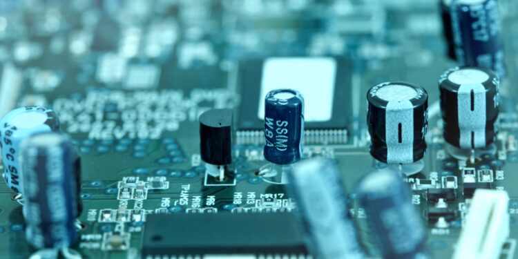 Curso de Circuitos con SPICE: Sistemas Trifásicos y Análisis Avanzado