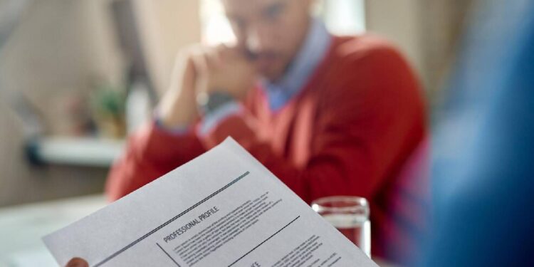 Cómo crear un currículum vitae de ingeniería que destaque